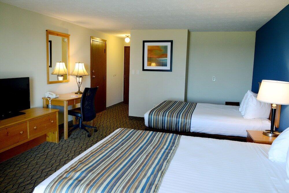 Room – Hotel Baymont by Wyndham St. Ignace Lakefront