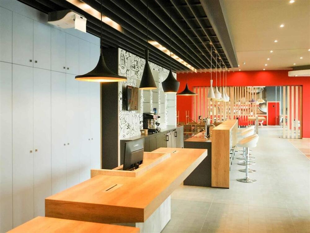 Foto del exterior de Hotel Ibis Sofia Airport