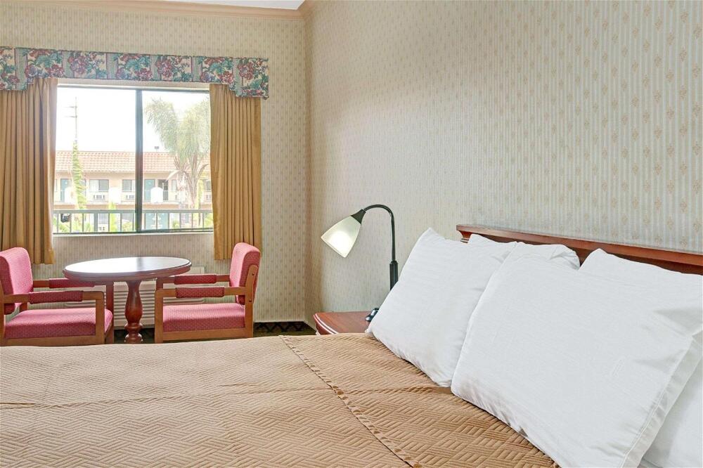 Foto de una habitación de Hotel Travelodge by Wyndham Lynwood