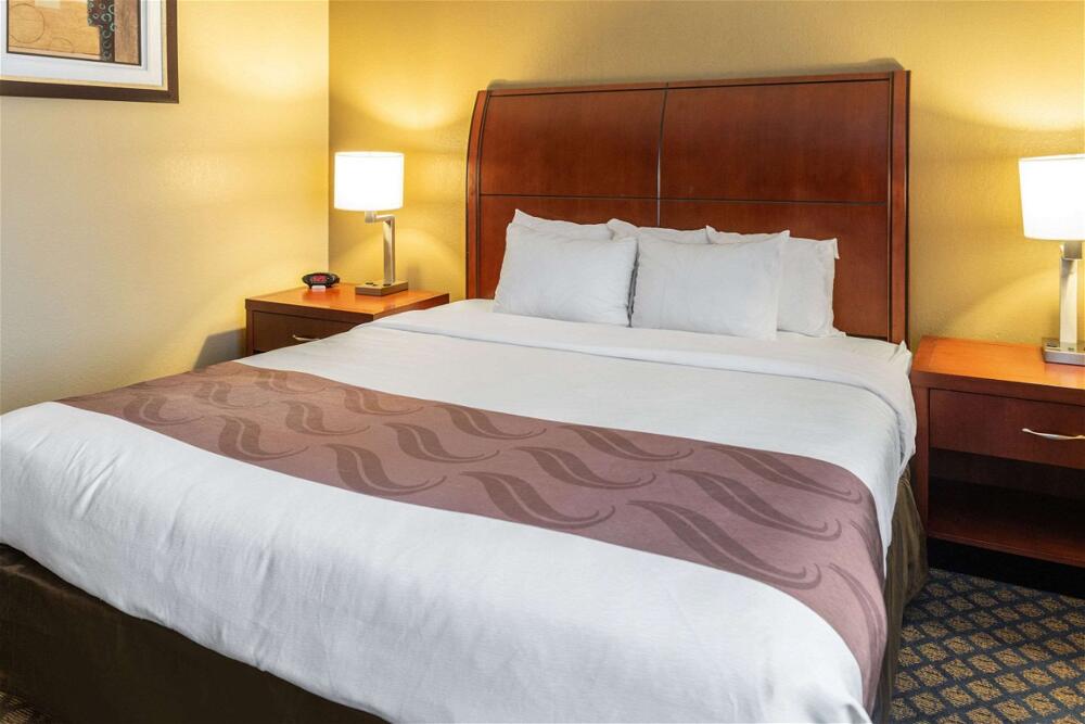Room – Hotel Quality Inn &amp;amp; Suites