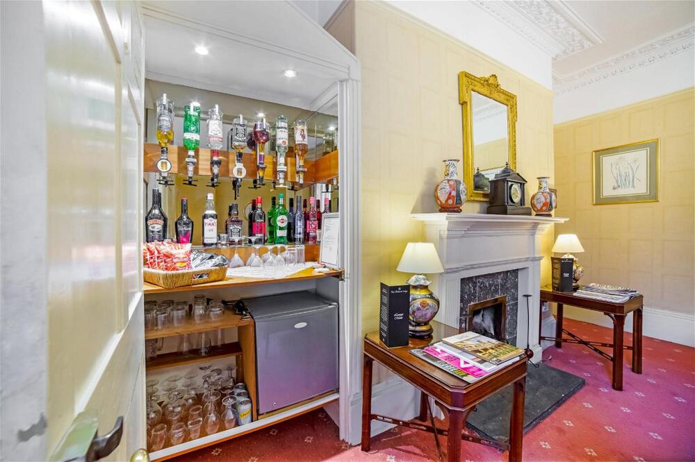 Foto de los servicios de Hotel OYO Bailbrook Lodge