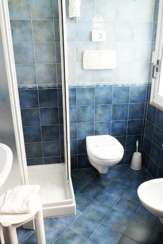 Bathroom – New Bristol Sport Hotel