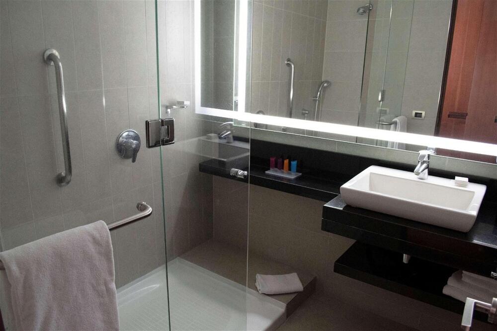 Foto del baño de Hotel Hilton Garden Inn Santiago Airport