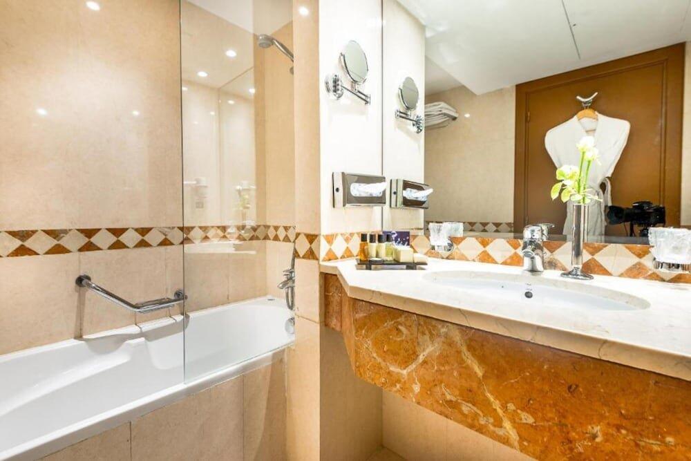 Foto del baño de Hotel Farah Rabat