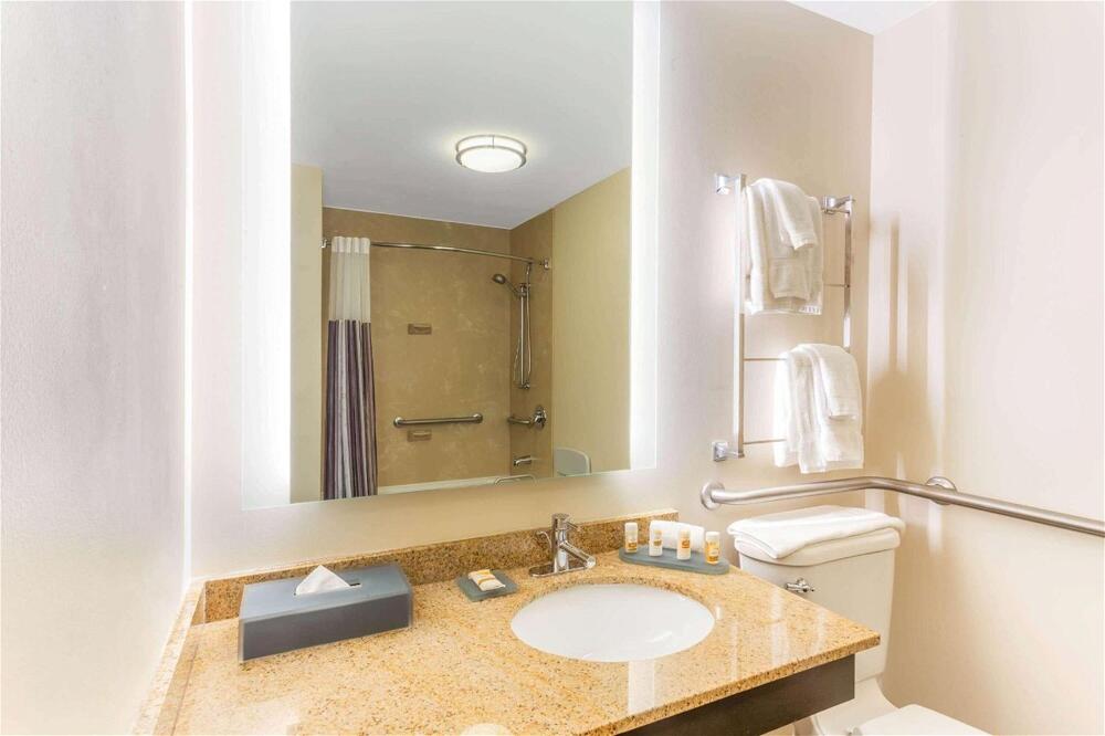Foto del baño de Hotel La Quinta by Wyndham Chicago Downtown
