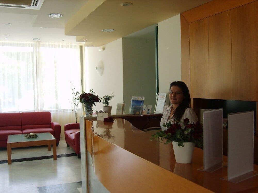 Foto de las zonas nobles de Yakinthos Hotel