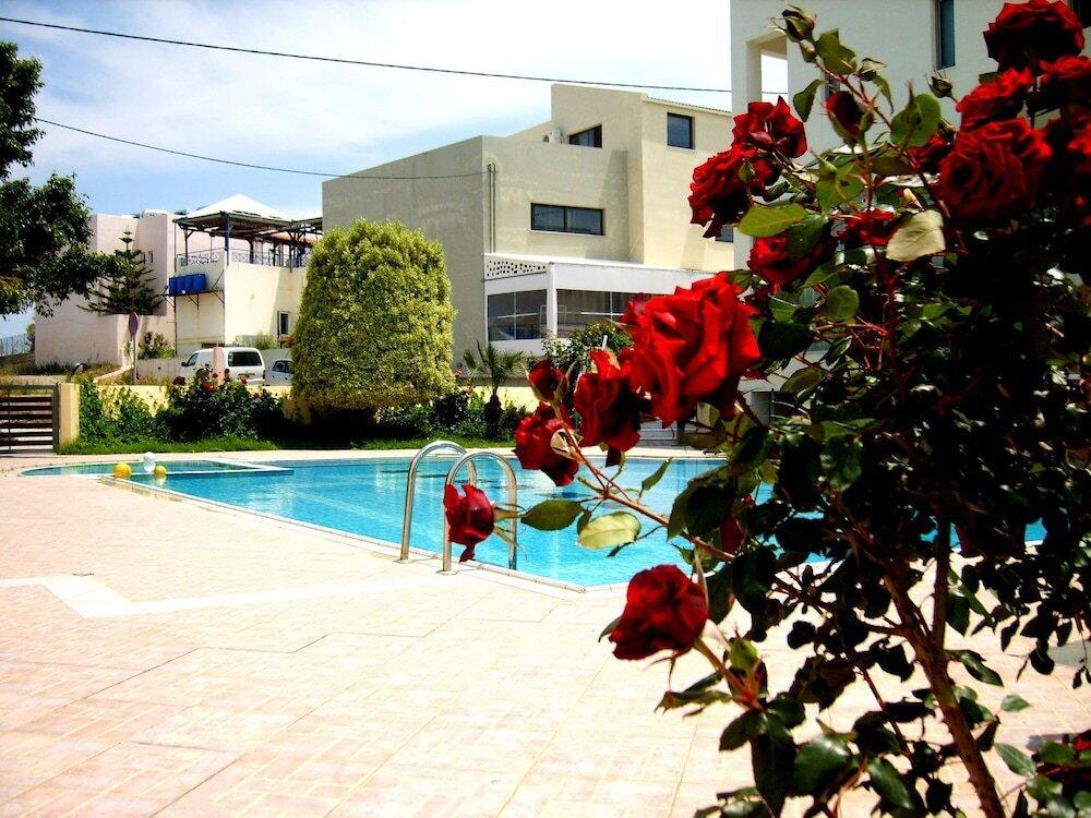 Foto del exterior de Yakinthos Hotel