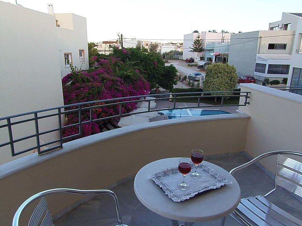 Foto de una habitación de Yakinthos Hotel
