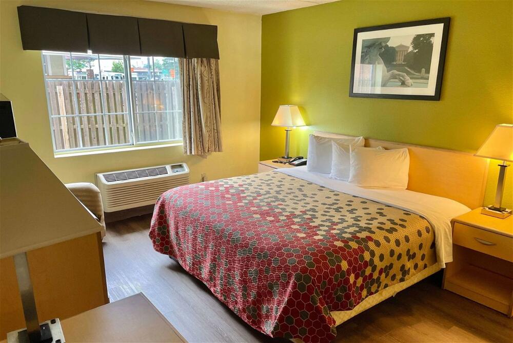 Foto de una habitación de Hotel Super 8 by Wyndham Gloucester