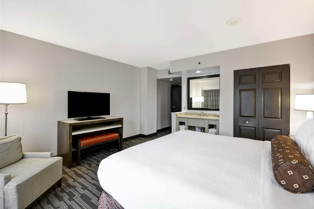 Foto de una habitación de Embassy Suites Hotel Charlotte