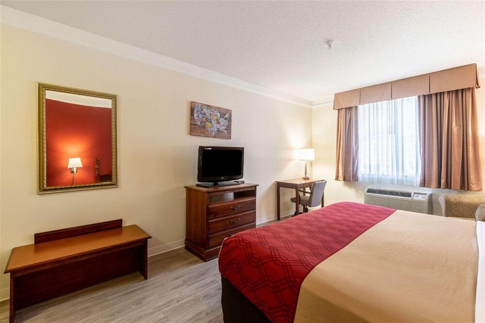 Foto de una habitación de Hotel Econo Lodge Inn &amp;amp; Suites Douglasville