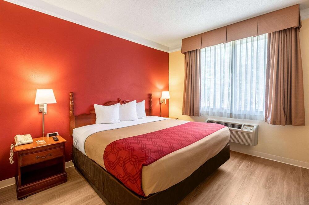 Foto de una habitación de Hotel Econo Lodge Inn &amp;amp; Suites Douglasville