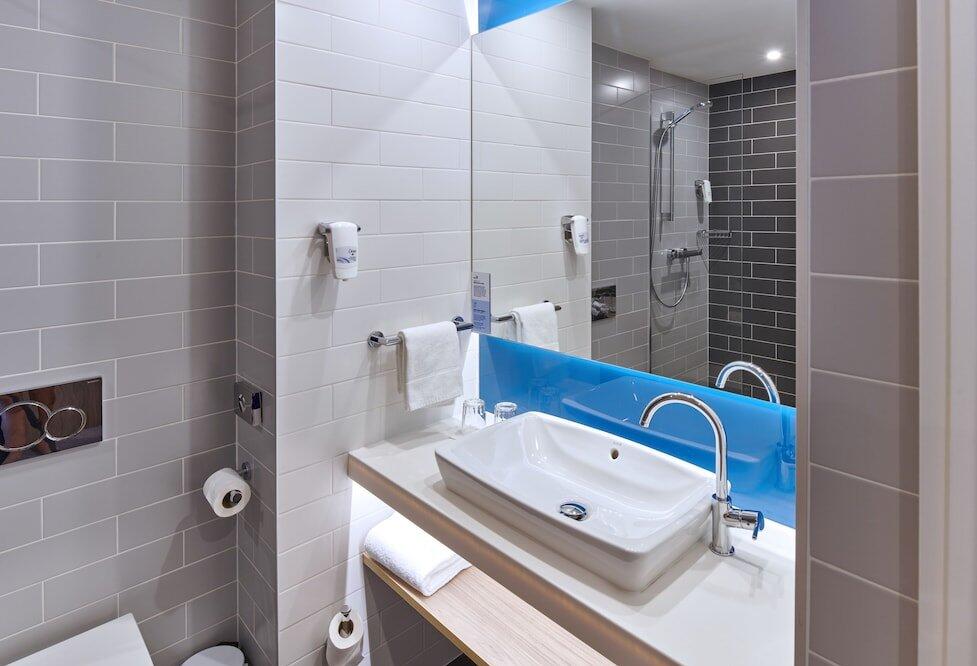 Foto del baño de Holiday Inn Express Gibraltar, an IHG Hotel