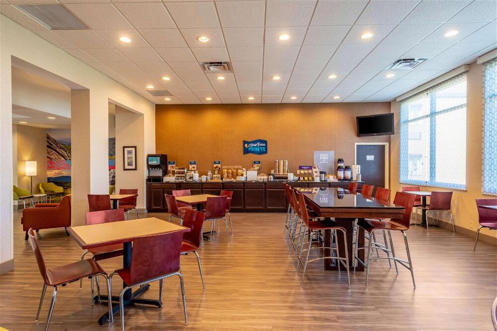 Foto de restauración de Hotel Clarion Pointe Harrisonburg