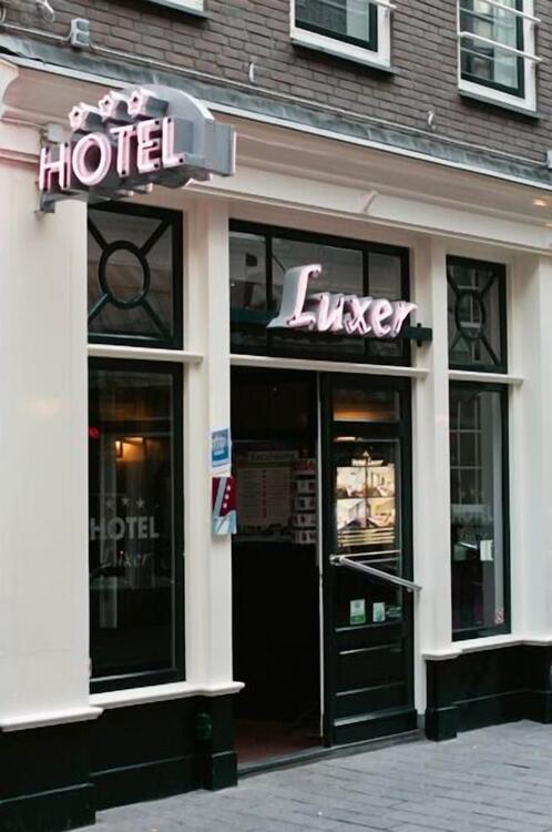 Foto del exterior de Hotel Luxer