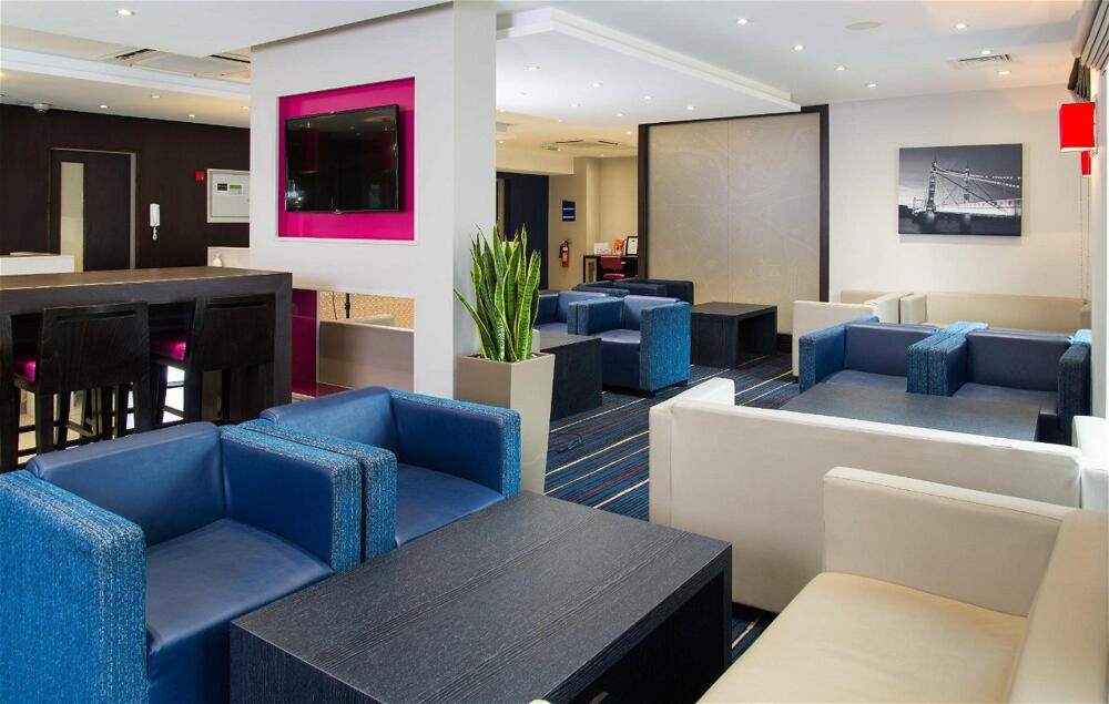Foto del exterior de Holiday Inn Express London - Wandsworth, an IHG Hotel