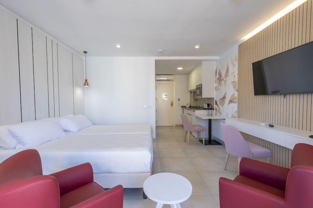 Foto de una habitación de Aparthotel BCL Levante Beach