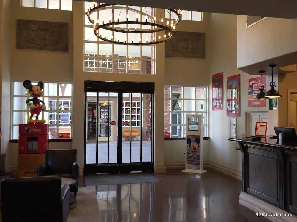 Foto de las zonas nobles de Hotel Anaheim Camelot Inn &amp;amp; Suites