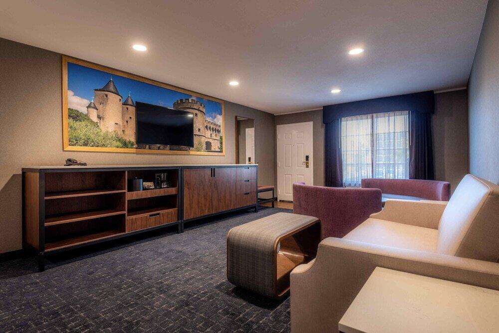 Foto de una habitación de Hotel Anaheim Camelot Inn &amp;amp; Suites