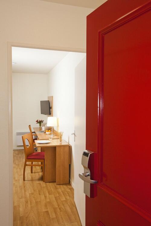 Foto de una habitación de Aparthotel Séjours &amp;amp; Affaires Rennes Longs Champs