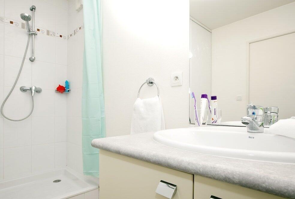 Foto del baño de Aparthotel Séjours &amp;amp; Affaires Rennes Longs Champs