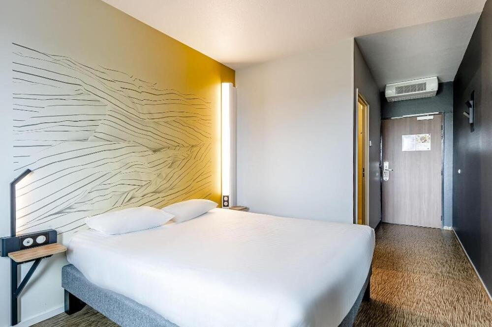 Foto de una habitación de B&amp;amp;B Hotel Bordeaux Talence
