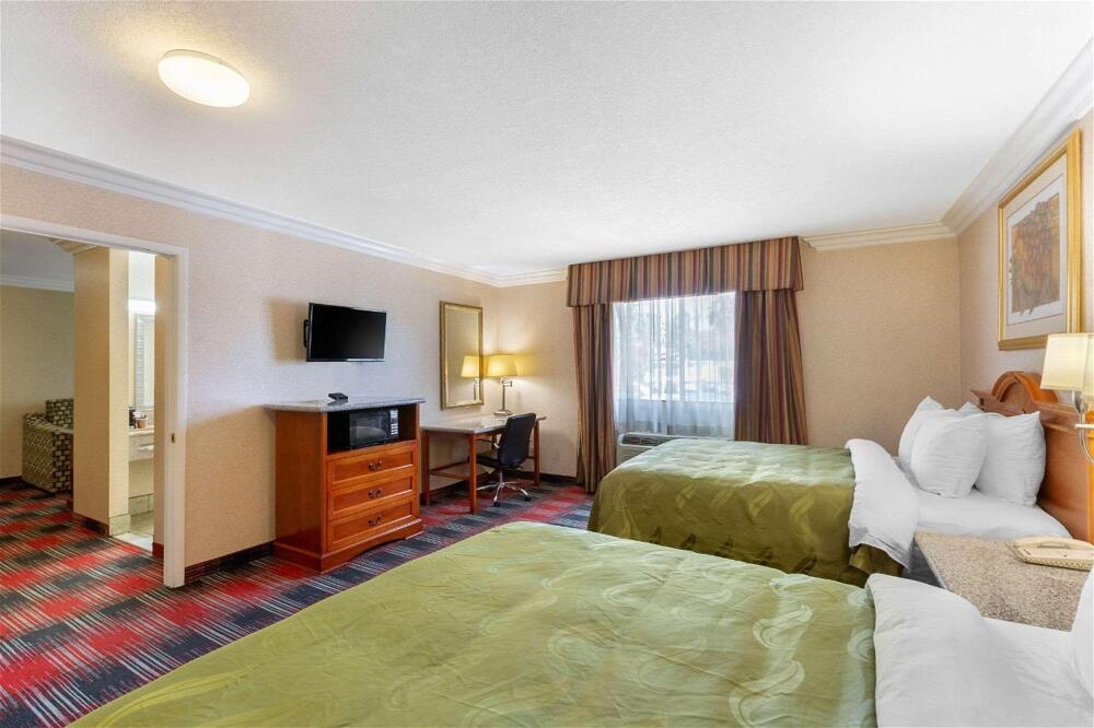 Foto de una habitación de Hotel Quality Inn &amp;amp; Suites Oceanside Near Camp Pendleton