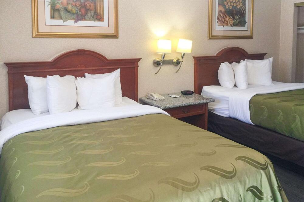Foto de una habitación de Hotel Quality Inn &amp;amp; Suites Oceanside Near Camp Pendleton
