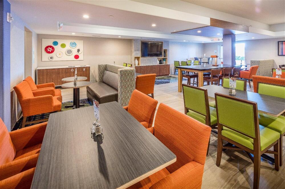 Foto de restauración de Holiday Inn Express Hotel &amp;amp; Suites Modesto-Salida, an IHG Hotel