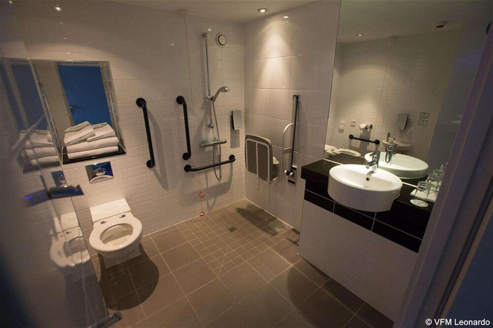 Foto del baño de Holiday Inn Express London Stratford, an IHG Hotel