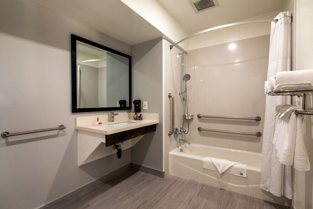 Foto del baño de Motel Travelodge by Wyndham LAX