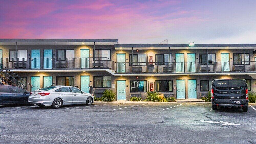 Foto del exterior de Motel Travelodge by Wyndham LAX