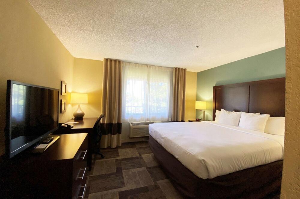 Foto de una habitación de Hotel Comfort Inn &amp;amp; Suites Newark Fremont / Silicon Valley