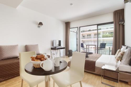 Foto de una habitación de Aparthotel Odalys City Beausoleil les Hauts de la Principauté