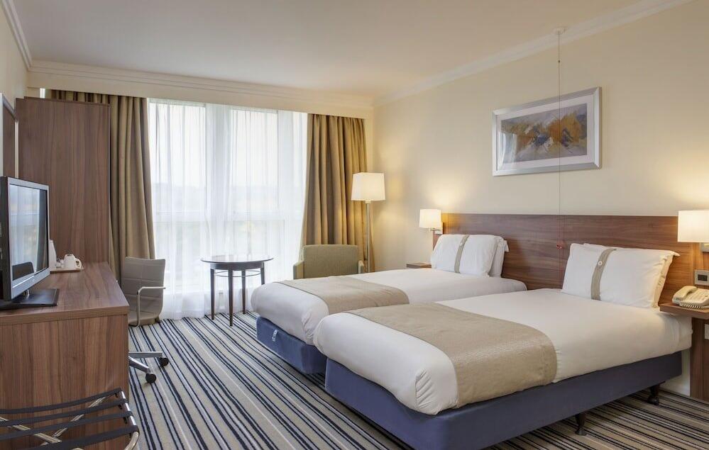 Foto de una habitación de Holiday Inn Ashford Central, an IHG Hotel
