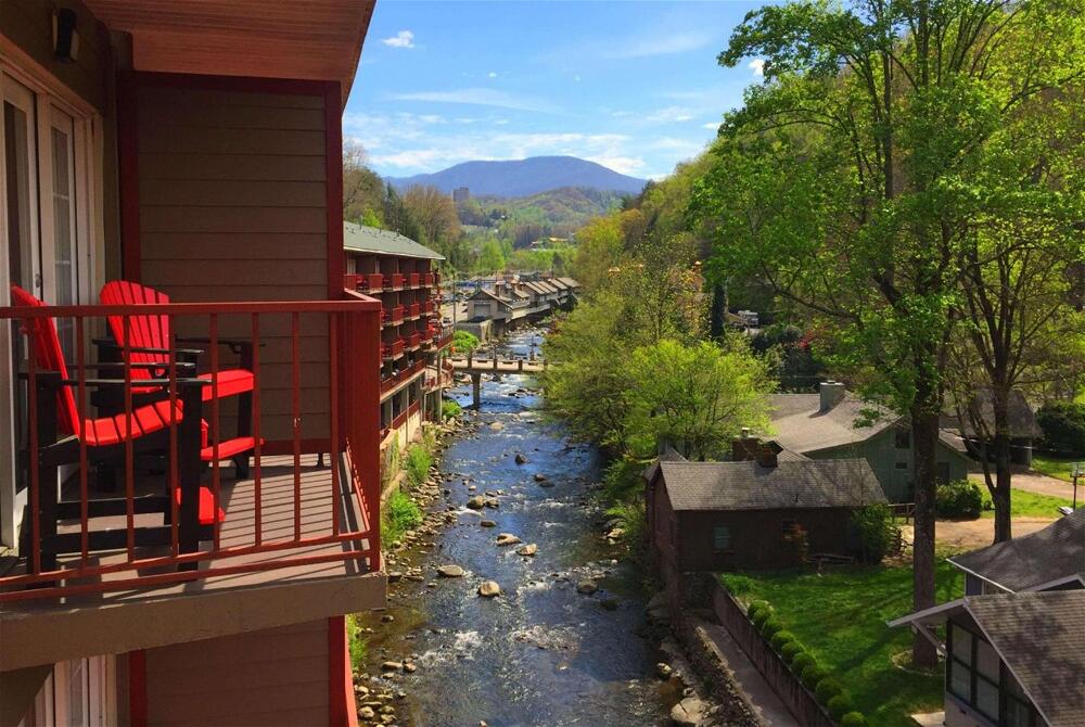 Foto de las zonas nobles de Hotel Baymont by Wyndham Gatlinburg On The River