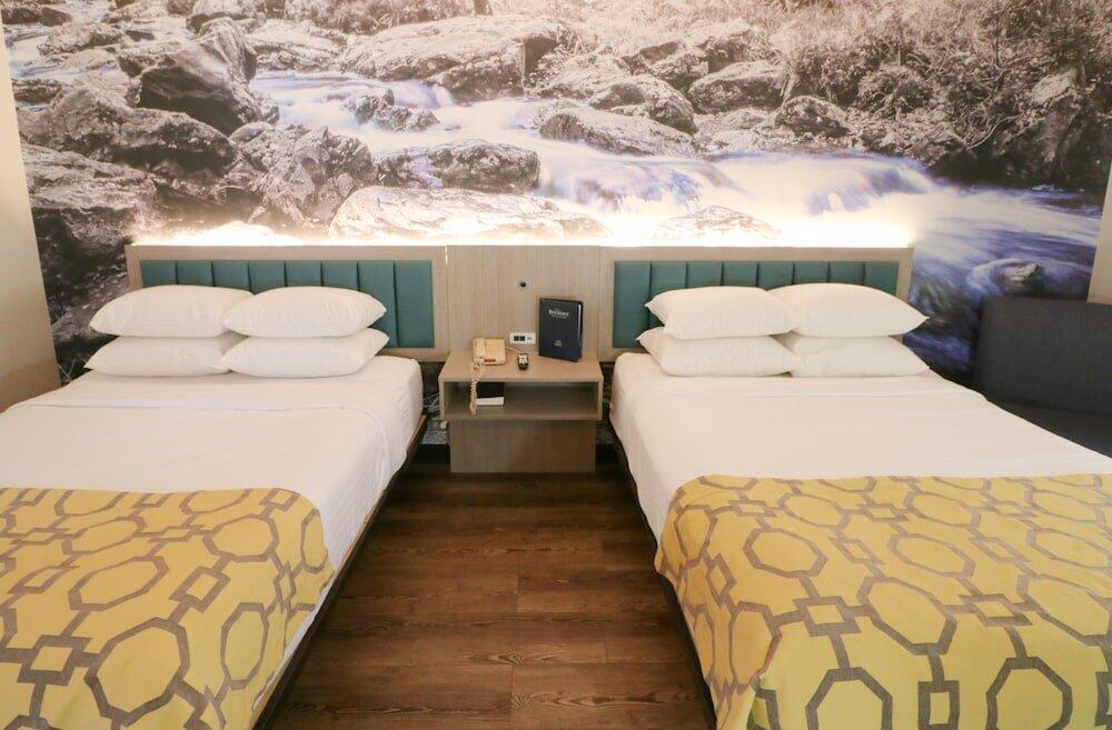 Foto de una habitación de Hotel Baymont by Wyndham Gatlinburg On The River