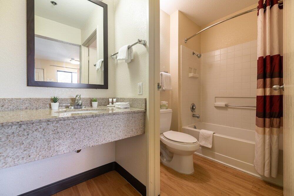 Foto del baño de Hotel California Inn &amp;amp; Suites Rancho Cordova - Sacramento