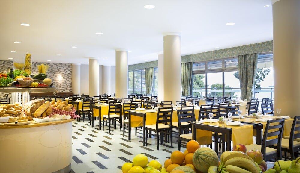 Foto de restauración de Aminess Grand Azur Hotel