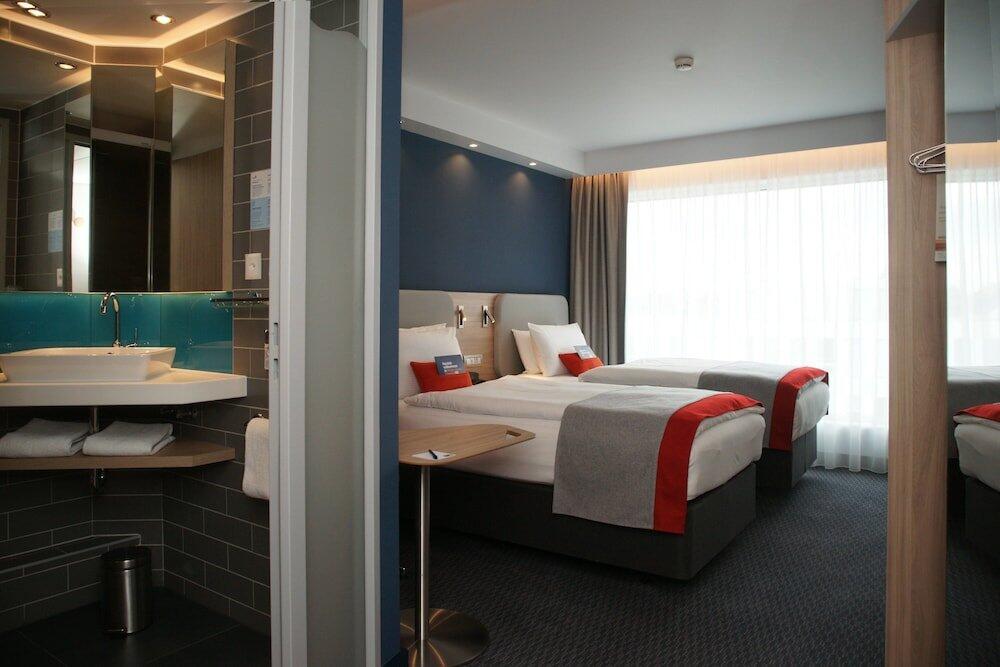 Foto de una habitación de Holiday Inn Express Zürich Airport, an IHG Hotel