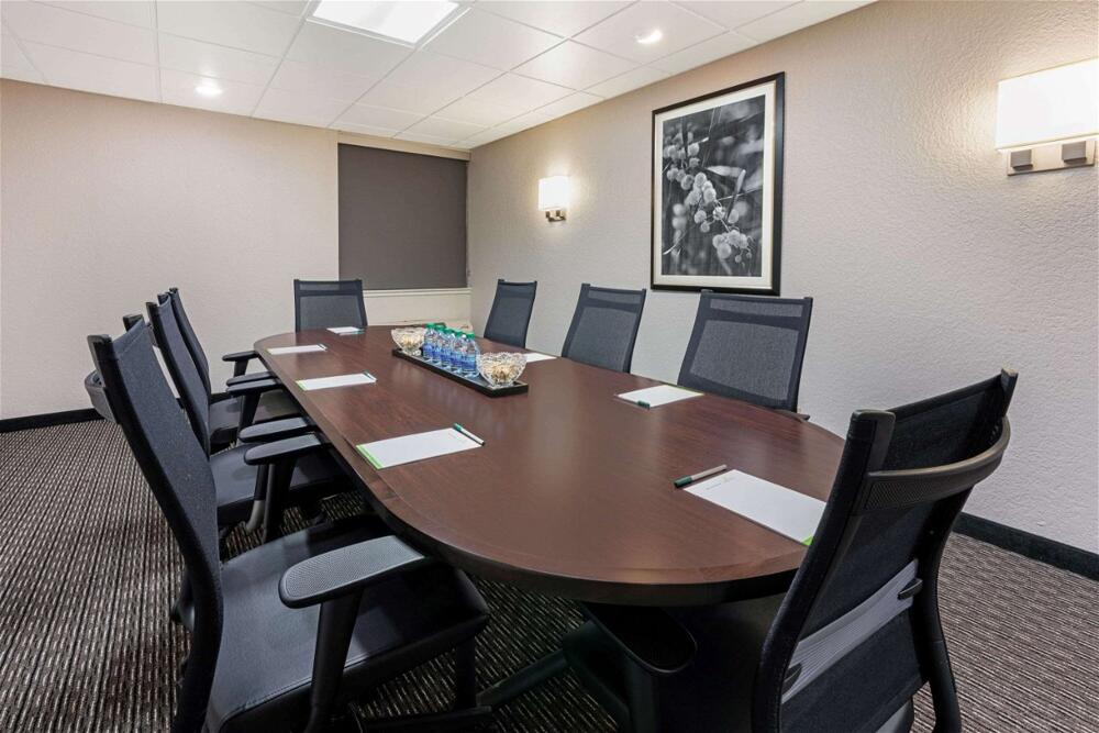 Foto de los servicios de Hotel La Quinta by Wyndham Tacoma - Seattle