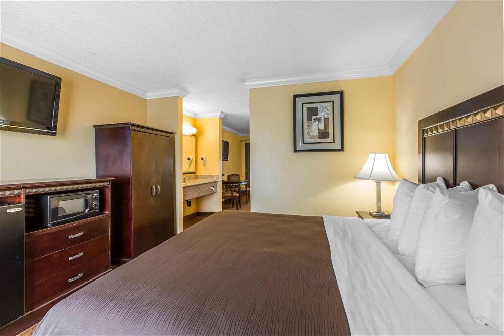 Foto de una habitación de Hotel Quality Inn &amp;amp; Suites Bell Gardens-Los Angeles