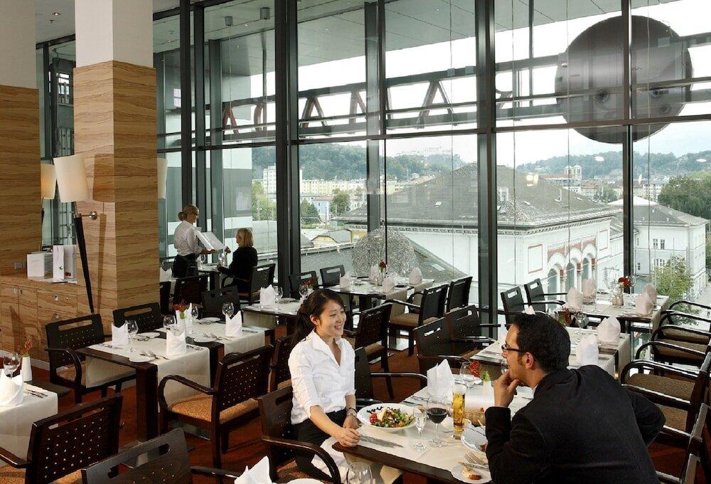 Foto de restauración de H+ Hotel Salzburg
