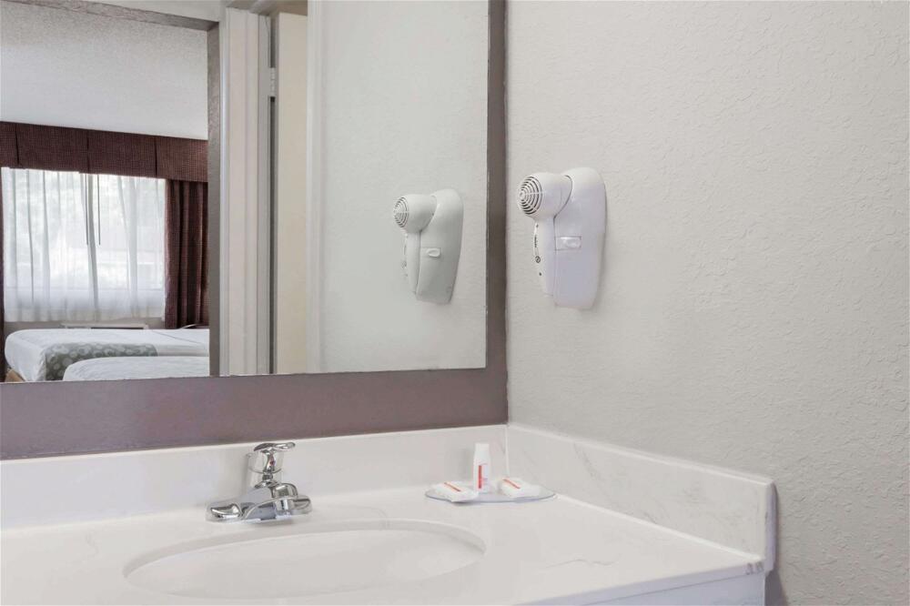 Foto del baño de Hotel Days Inn by Wyndham St Augustine/Historic Downtown