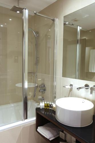 Foto del baño de Hotel Park Grand London Heathrow
