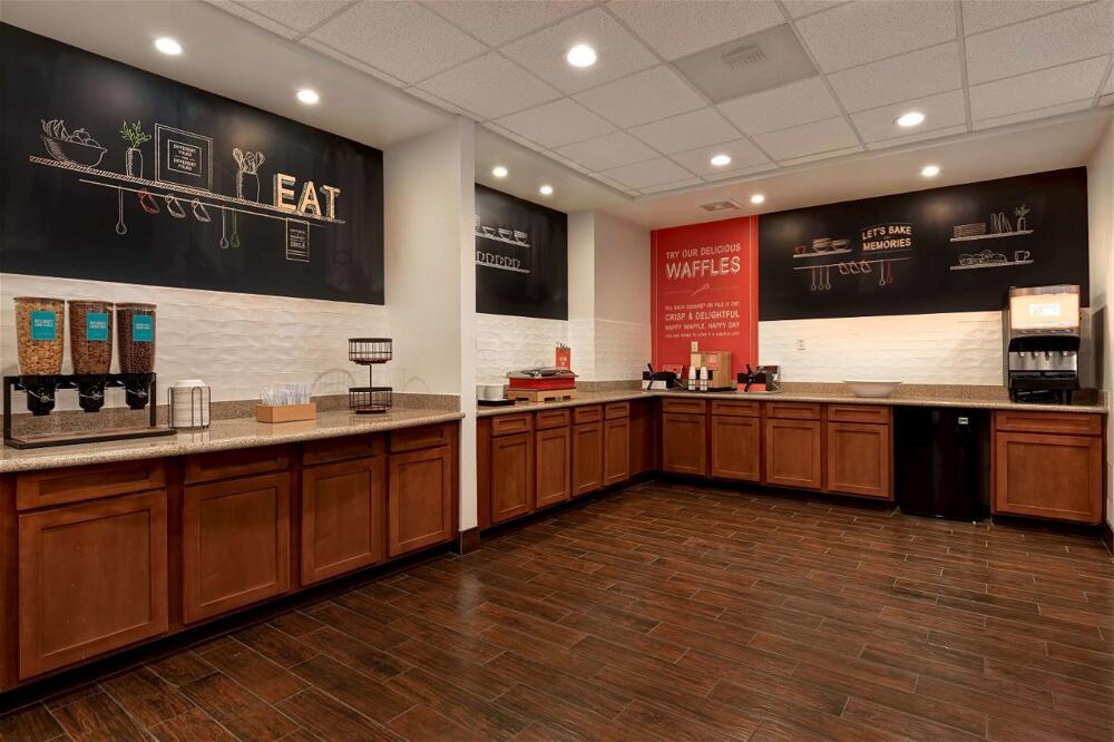 Foto de restauración de Hotel Hampton Inn &amp;amp; Suites Rohnert Park - Sonoma County