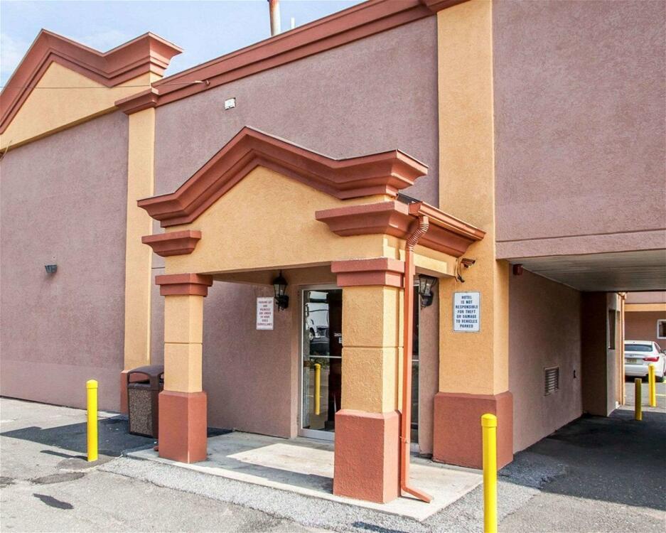 Exterior – Motel Rodeway Inn Jersey City near Hoboken