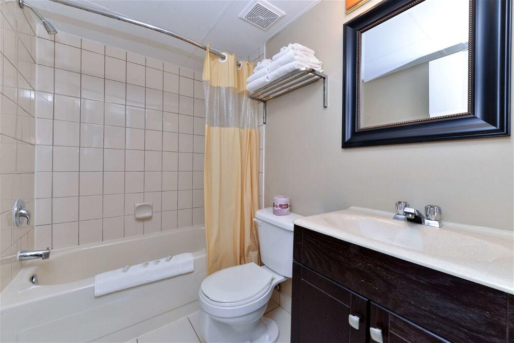 Foto del baño de Motel Canadas Best Value Inn St. Catharines