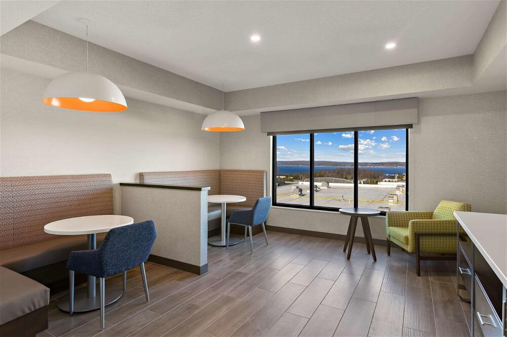 Room – Hotel Hampton Inn &amp;amp; Suites Petoskey