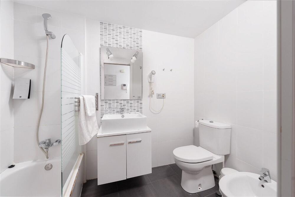 Foto del baño de Apartamentos Globus by Be Alicante